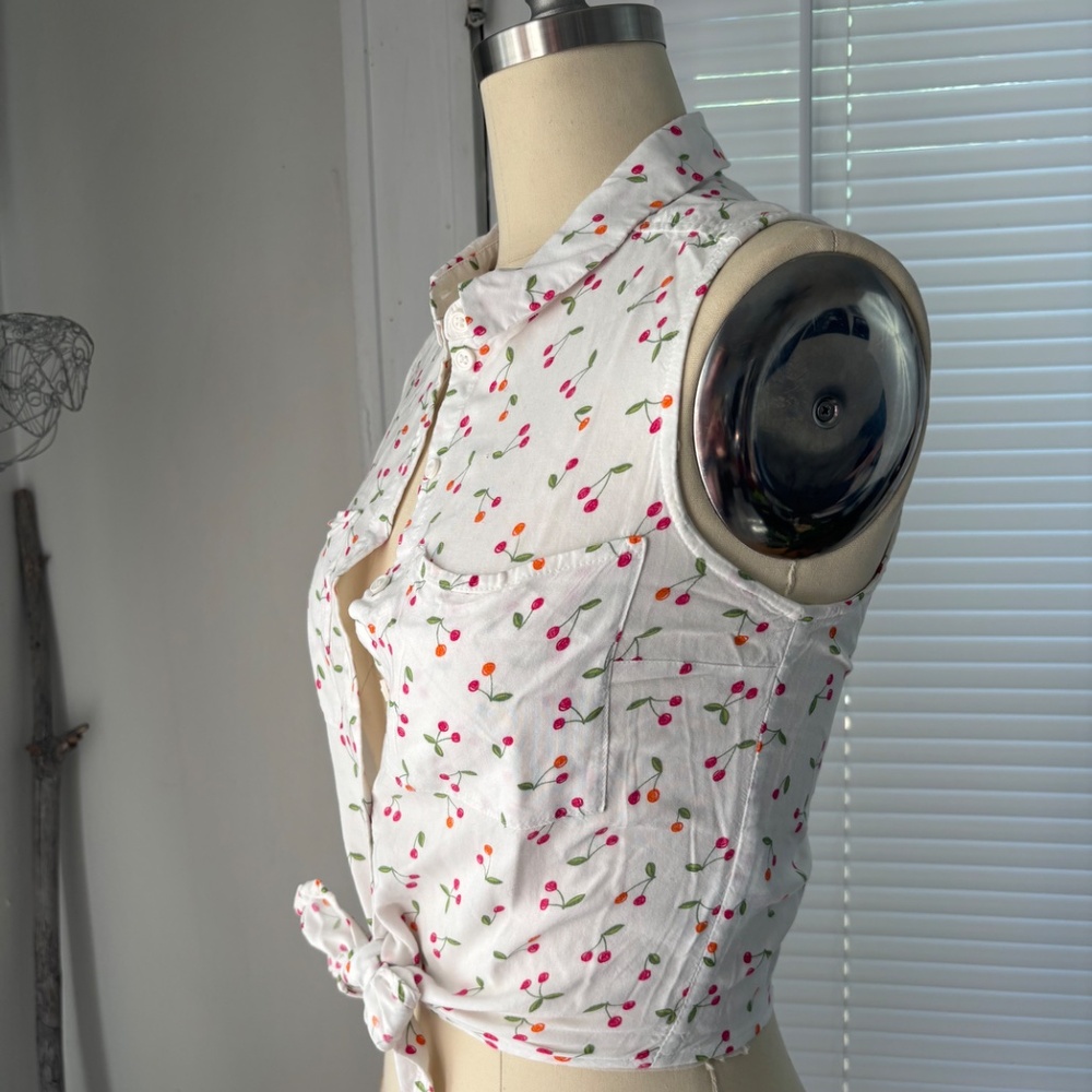 Cherry Top - Picture 3 of 4